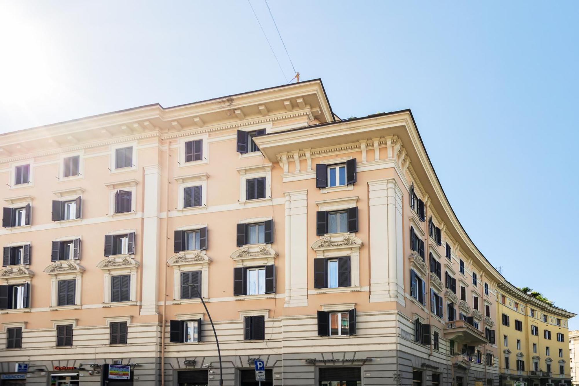 Live - Chez Le Roi Luxury Apartment Rom